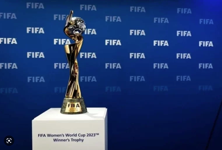 Taça da Copa do Mundo feminina está no Brasil. - TVC Paracatu