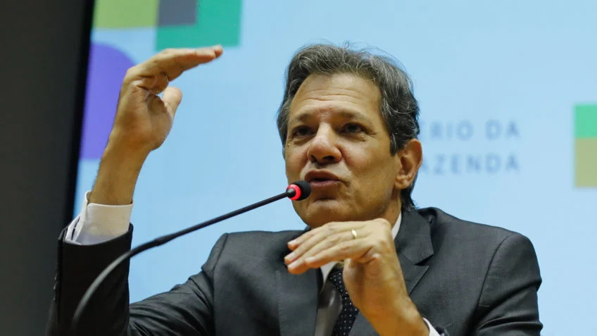 Reforma tributária terá regra de transição de 20 anos, aponta Haddad