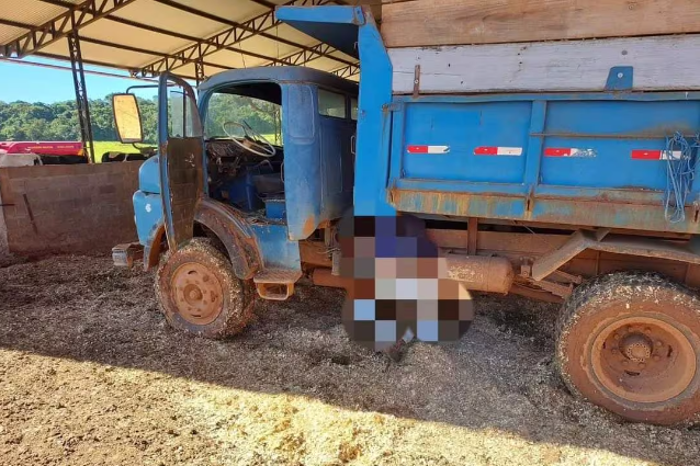 Trabalhador morre após ter cabeça prensada por caçamba de caminhão em MG