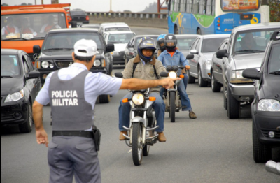 Motos barulhentas e condutores embriagados são alvos de blitzes da PM