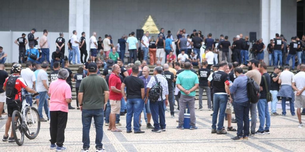 Servidores da segurança pública fazem protesto contra RRF de Zema