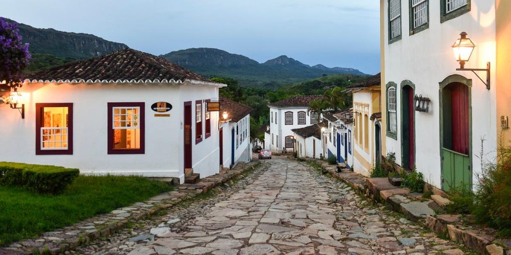 Mais cidades suspendem aulas após casos suspeitos de infecção por bactéria