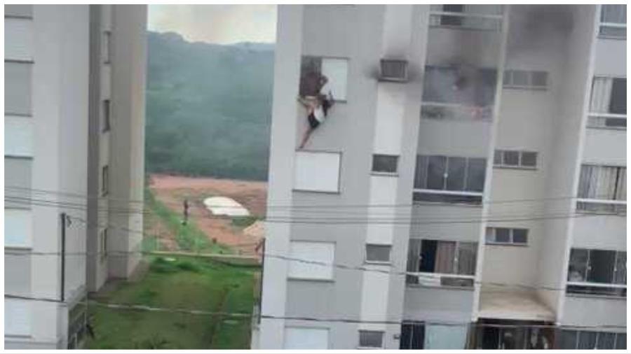 Neta que colocou fogo em casa de avós estava de castigo por pesquisar bruxaria