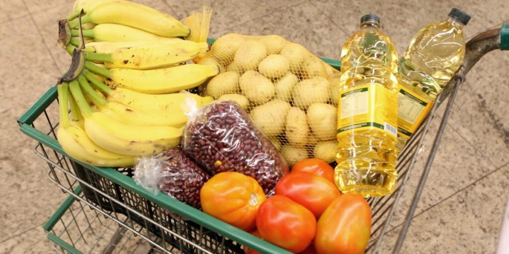 Nova cesta básica tem mais alimentos in natura e pouco processados