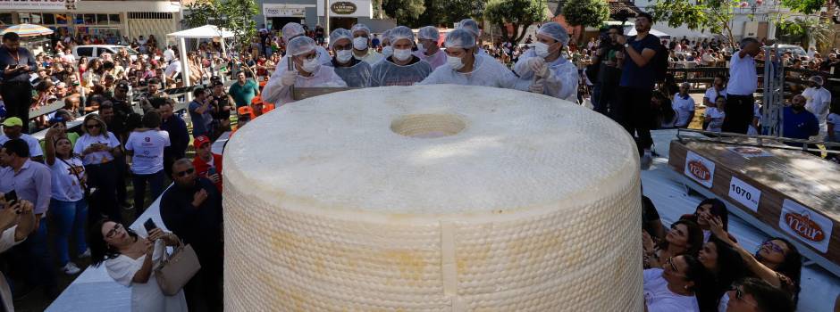 Produtores querem bater recorde do maior queijo do mundo em Ipanema, Sul de Minas