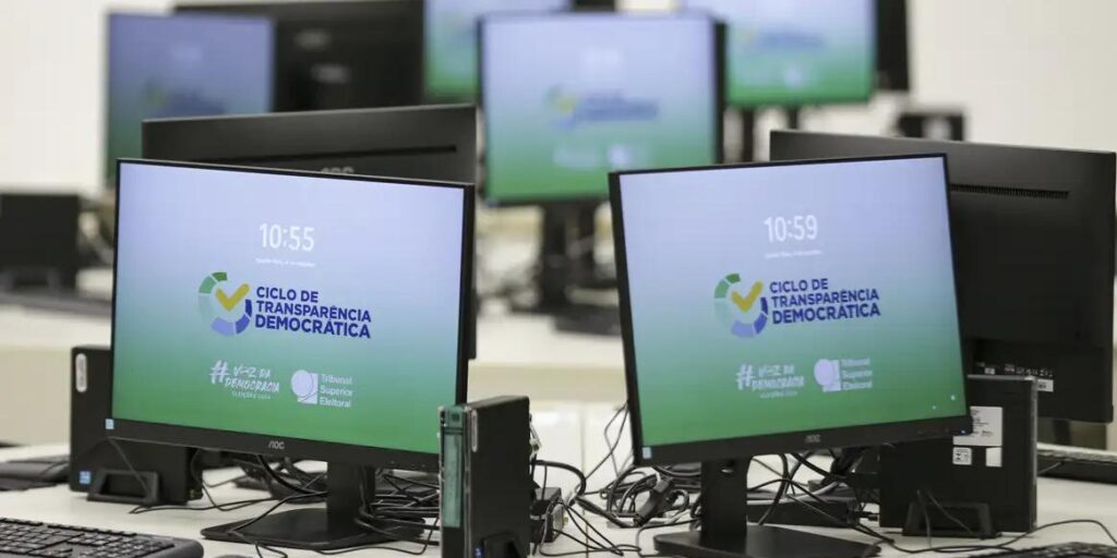 Eleições 2024: PF e universidade fazem teste em urnas eletrônicas