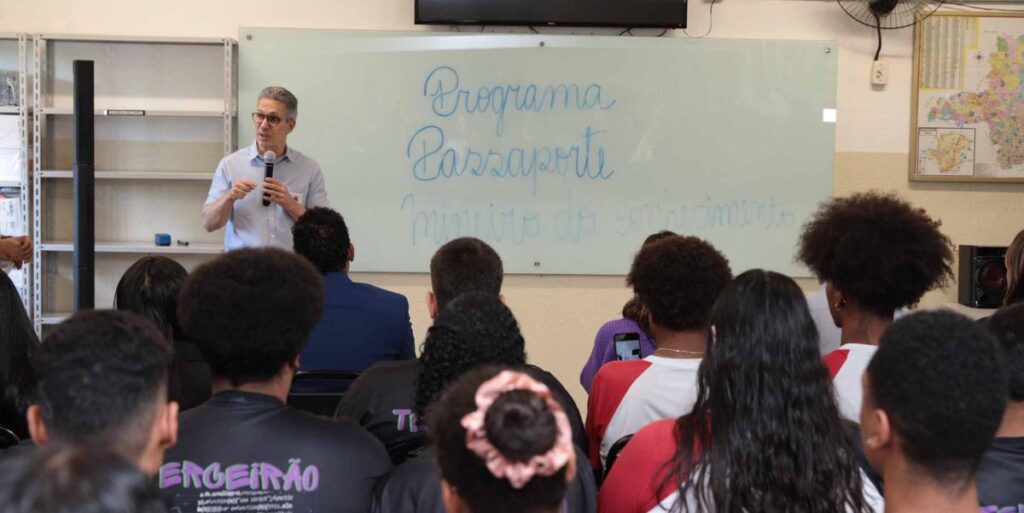 Alunos da rede pública de Minas poderão ganhar bolsa para intercâmbio fora do Brasil