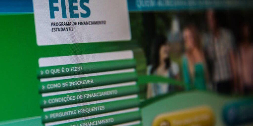 Fies: estudantes podem se candidatar a partir de 27 de junho; veja critérios