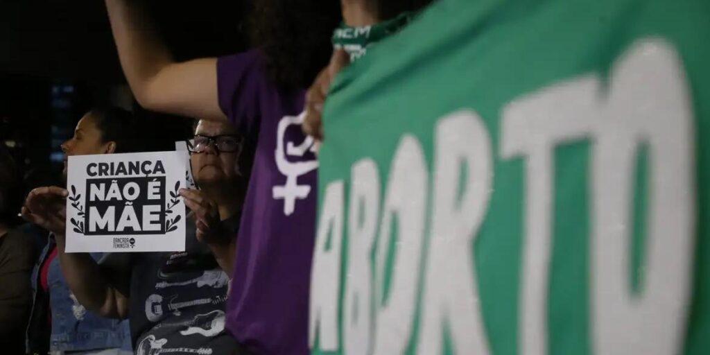 Saiba como é a legislação sobre aborto pelo mundo