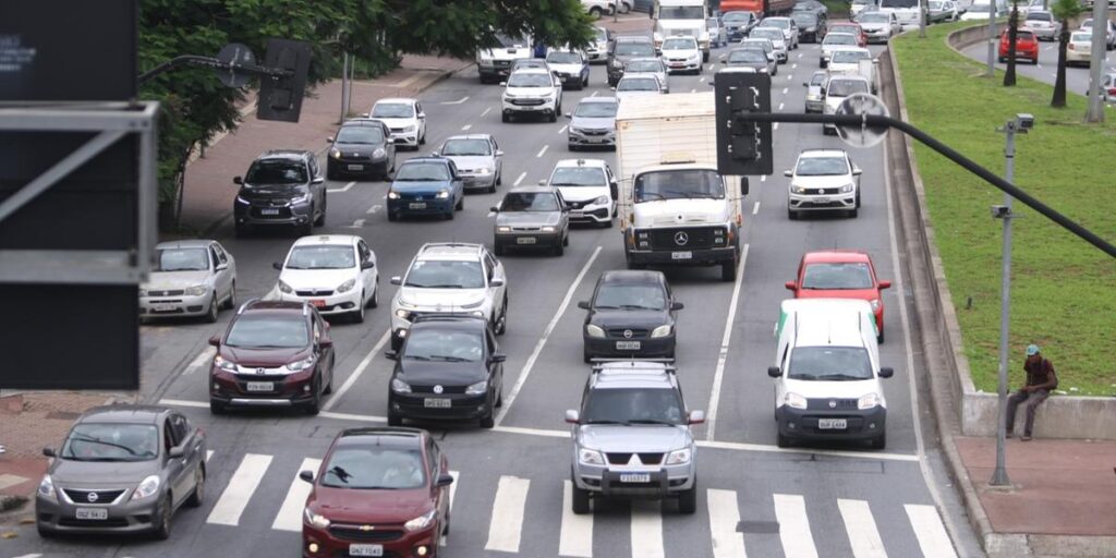 Mutirão quer regularizar 3,2 milhões de carros com IPVA 2024 atrasado em Minas