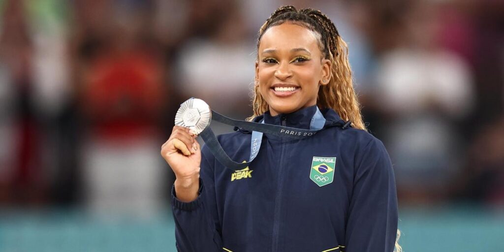 Rebeca Andrade se torna maior medalhista mulher do Brasil em Olimpíadas