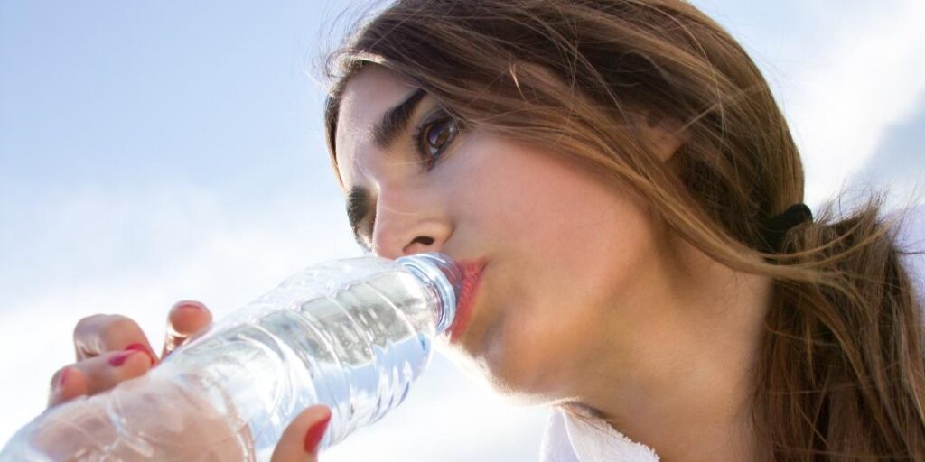 Só beber água não basta: 5 dicas para reduzir mal-estar do calor e baixa umidade